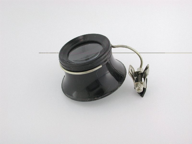 Brillenlupe aus Kunststoff