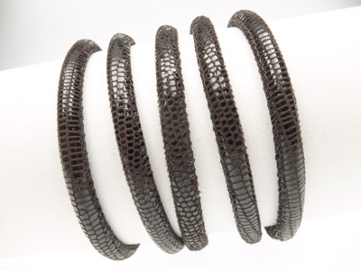 Nappaleder Echsenlederprägung, rund gesäumt, Ø 4 mm, dunkelbraun Nappaleder Echsenlederprägung, rund gesäumt, Ø 4 mm, dunkelbraun