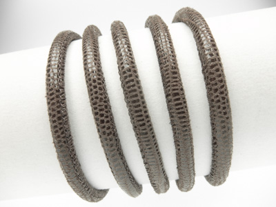 Nappaleder Echsenlederprägung, rund gesäumt, Ø 4 mm, taupe Nappaleder Echsenlederprägung, rund gesäumt, Ø 4 mm, taupe